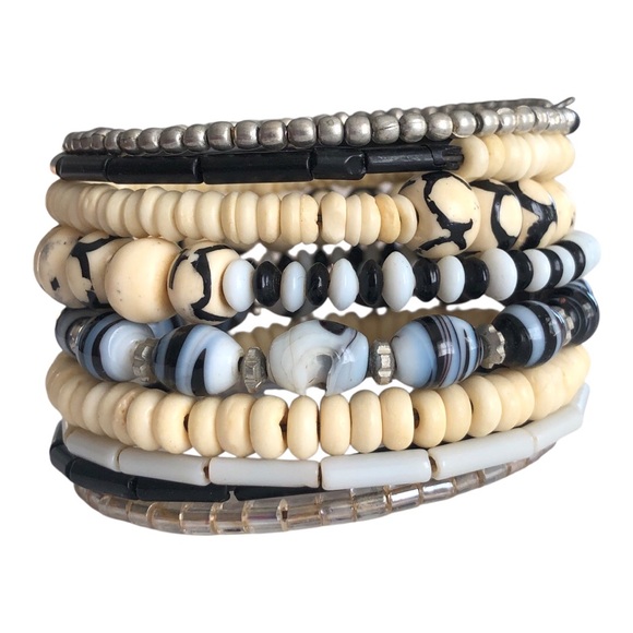 TEN TURN BEAD AND BONE BRACELET BLACK & WHITE - Picture 7 of 8